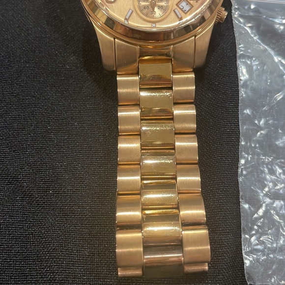 Michael Kors Rose Gold Watch - Picture 4 of 4